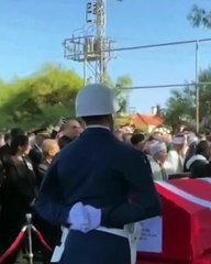 Şehit cenazesinde tepki çeken görüntü