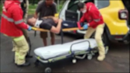 Motociclista sofre acidente grave em rotatória na Rua Jacarezinho