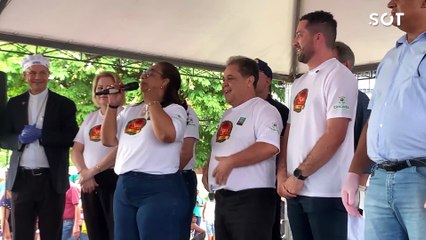 Bolo gigante marca celebração dos 74 anos de Cascavel