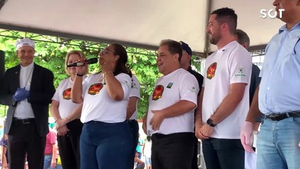 Bolo gigante marca celebração dos 74 anos de Cascavel