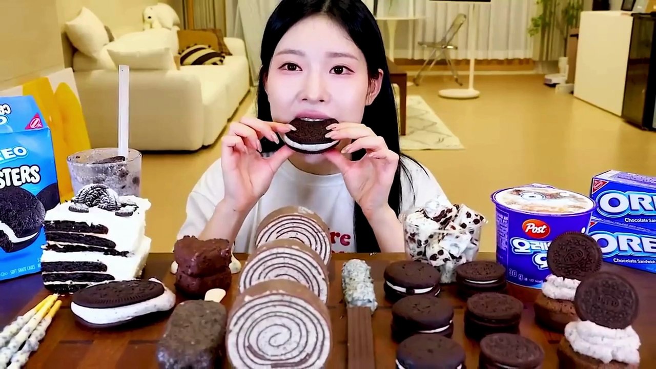 ASMR MUKBANG  Oreo Desserts Party! Oreo Chocolate Cake, Ice Cream, Cookie and Macaron EATING
