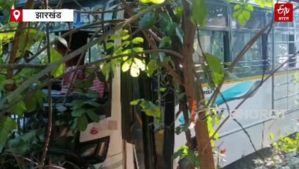 शैक्षणिक भ्रमण पर निकली छात्राओं की बस कोडरमा में दुर्घटनाग्रस्त, बस में सवार 21 छात्राएं हुई घायल