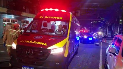 Dois ficam feridos após moto atingir blocos de pavers no Centro