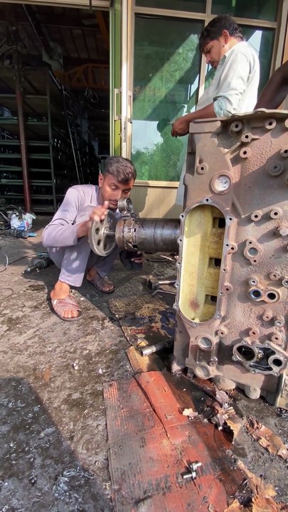 Engine block sleeve removal pullar