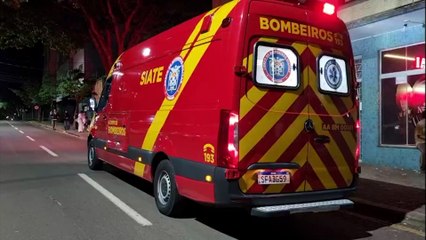 Idoso fica ferido ao cair de cabeça na calcada de bar em Cascavel