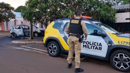 Peugeot pega fogo e amanhece em cinzas na Avenida Interlagos