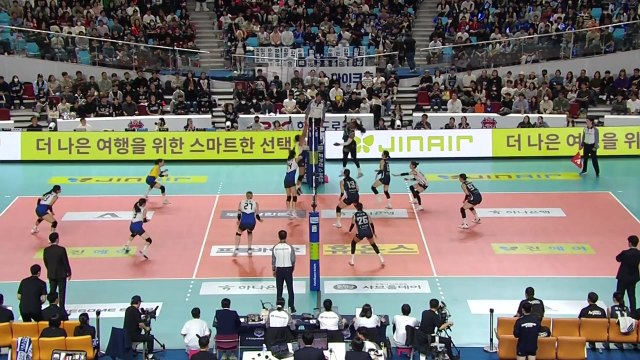 '모마 24점' 한국도로공사, 7연승 선두 질주...KB손해보험도 선두 탈환 / YTN