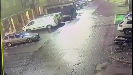 Ranica, il video dei ladri che fanno saltare il bancomat e la corsa del complice