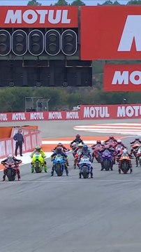 🏁 Quel samedi à Valence ! 🔥Bezzecchi claque la pole dans des qualifs ultra serrées ⚡️Mais dans le Sprint, c’est Álex Márquez qui s’impose après un départ de fou 👑