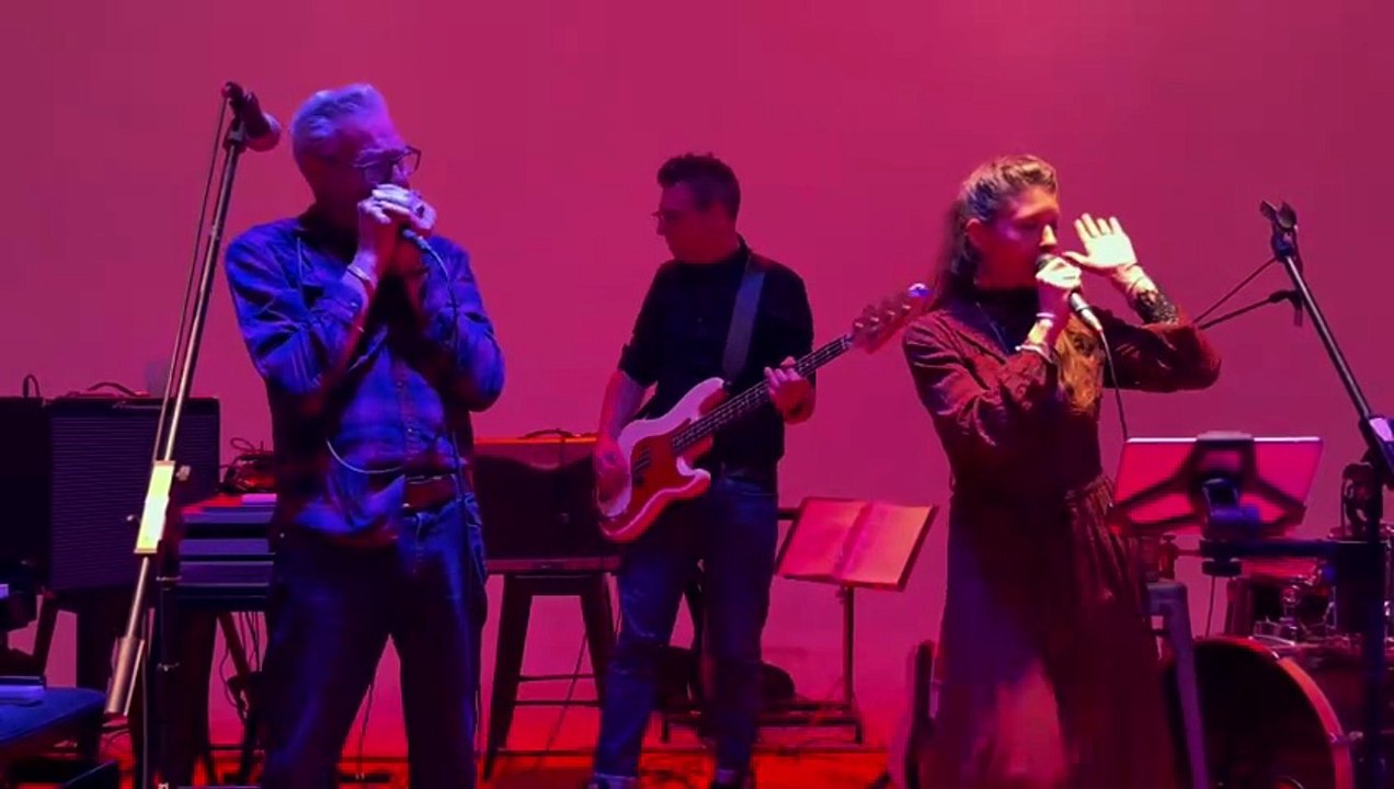 La famille Mikaelian - Qu'est-ce qu'au fond du cœur (live Le Fotomat 2024)