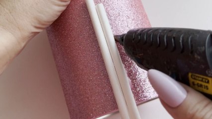 Unique DIY flower vase design demonstrates how simple items can beautify any room