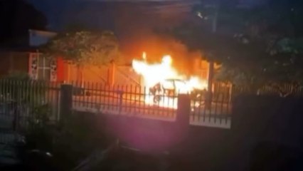 Vídeo registrado por morador flagra Peugeot em chamas em Cascavel