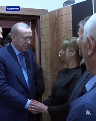 Cumhurbaşkanı Erdoğan depremzede bir aileyi ziyaret etti