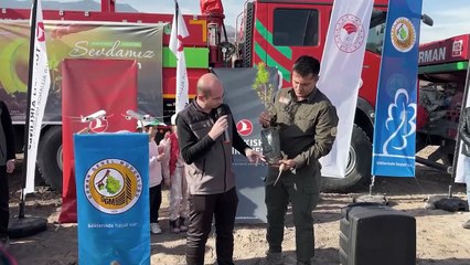 Milli Ağaçlandırma Günü'nde İHH'dan çiftçilere fidan desteği