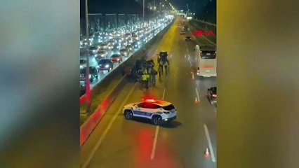 Maltepe’de zincirleme kaza! Trafik polisine çarptığı anı kaydetti