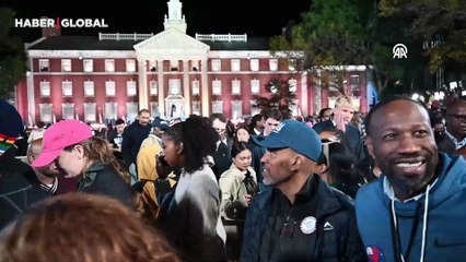 Kamala Harris destekçileri seçim takip merkezinden ayrıldı