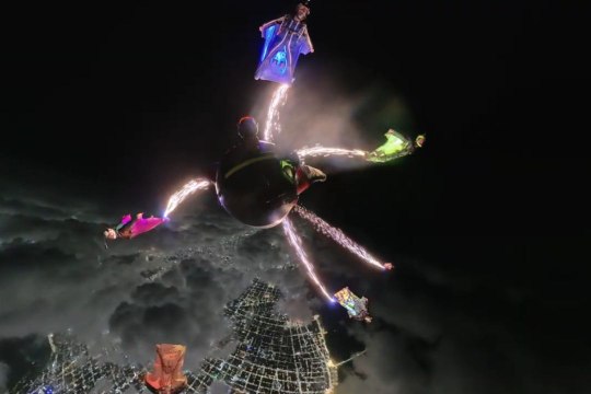 Emoção e Adrenalina: paraquedistas viralizam após salto em Fortaleza