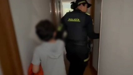 VIDEO | Revelan las pésimas condiciones en las que hallaron al menor que suplicaba comida desde una ventana