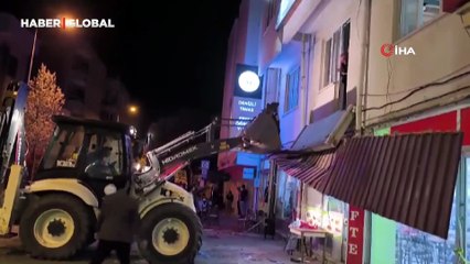 CHP'nin seçim kutlamasında balkon çöktü; 1'i ağır, 4 yaralı