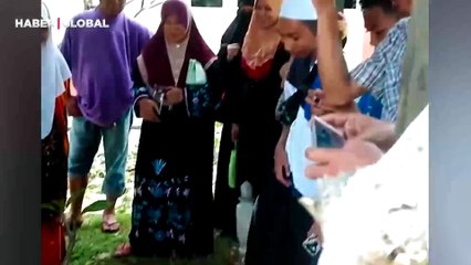 Sahibinin mezarından ayrılmak istemeyen kedi gündem oldu: ''Uzaklaştırdıkça geri geldi''