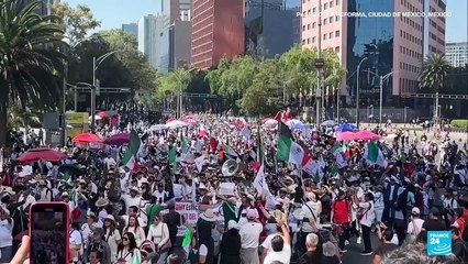 Jóvenes y ciudadanos autoconvocados se manifiestan en México contra la violencia y la corrupción
