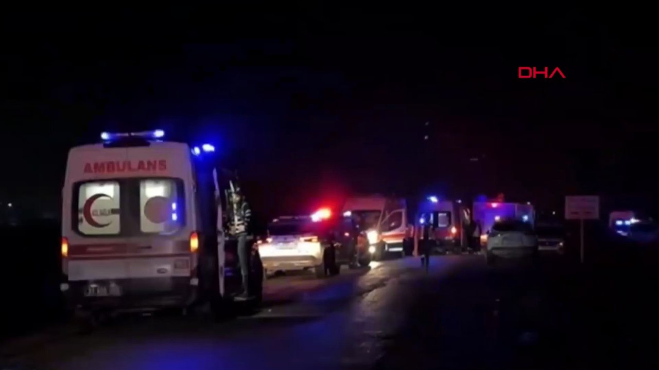 Hatay’da polisten kaçarken kazaya yapan otomobilde 9 kaçak göçmen yakalandı