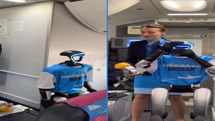 Rus havayolu şirketi, robot kabin memurunu yolcularla buluşturdu