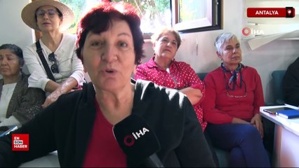 Antalya’da 60 yaş üstüne akıllı telefon eğitimi veriliyor