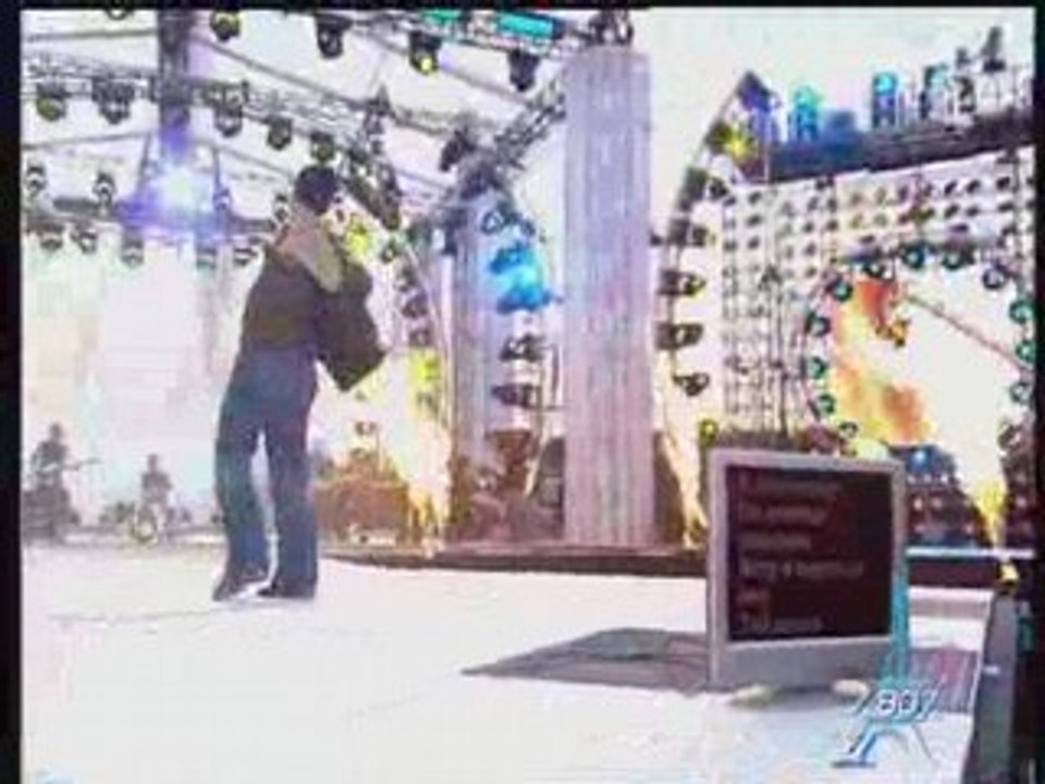 Robbie williams - Come Undone  Live in Paris