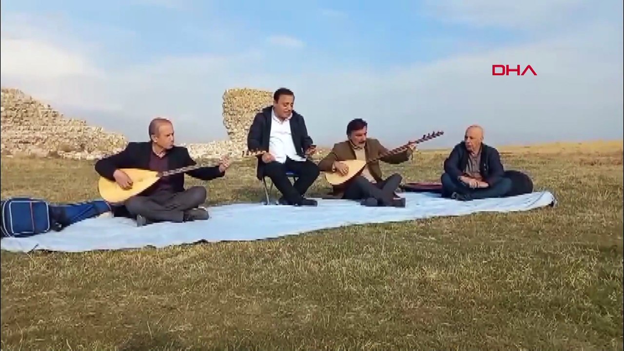 40 yıl önce yüzdükleri alanda, saz çalıp türkü söylediler