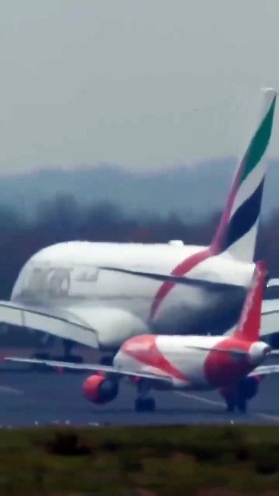 “Your Daily Dose of What’s Trending Difference between A380 And A320 Plane In Size”