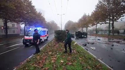 Milano, incidente in viale Fulvio Testi: un'auto si ribalta in mezzo alla strada