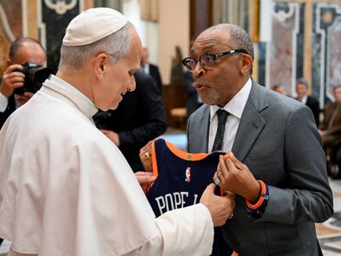 Im Ernst? US-Regisseur Spike Lee macht Papst ungewöhnliches Geschenk