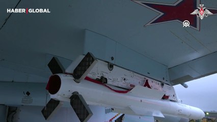 Putin'e BAE ziyaretinde Su-35 savaş uçakları eşlik etti
