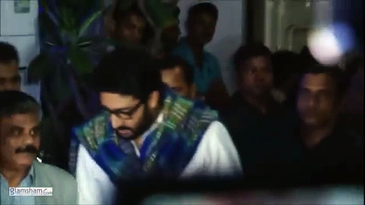 Sometimes the calm reactions are funnier than full-on excitement. Amitabh Bachchan and Abhishek Bachchan keeping it cool while everyone else is buzzing about Rustom is a whole mood.  #glamsham #amitabhbachchan #abhishekbachchan #rustom #bollywood #reactio