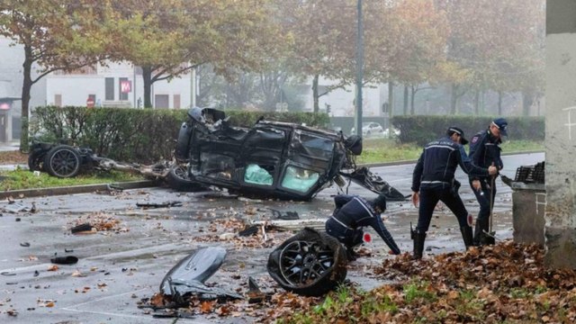 Il suv capovolto e lamiere accartocciate: le immagini dopo il terribile schianto in viale Fulvio Testi a Milano