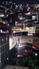"Muito tiro, se abaixa": Vídeo mostra intenso tiroteio em bairro de Salvador