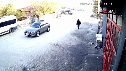 "Çakmak" bahanesiyle yaklaşıp bıçakladı: O anlar kamerada