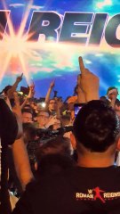 Entrée de Roman Reigns à Clash In Paris