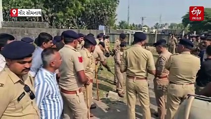 ગીર સોમનાથ: કોડીનારના મૂળદ્વારકામાં પોલીસનું કોમ્બિંગ, હથિયાર મળતા દરગાહના મુંજાવર વિરુદ્ધ ગુનો નોંધાયો