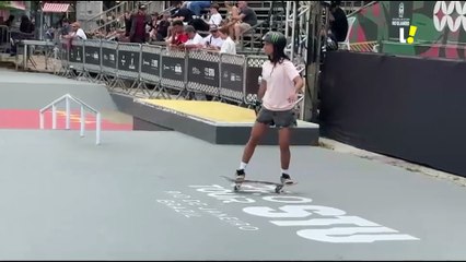 Rayssa Leal aquece antes da final do STU Pro Tour Rio.