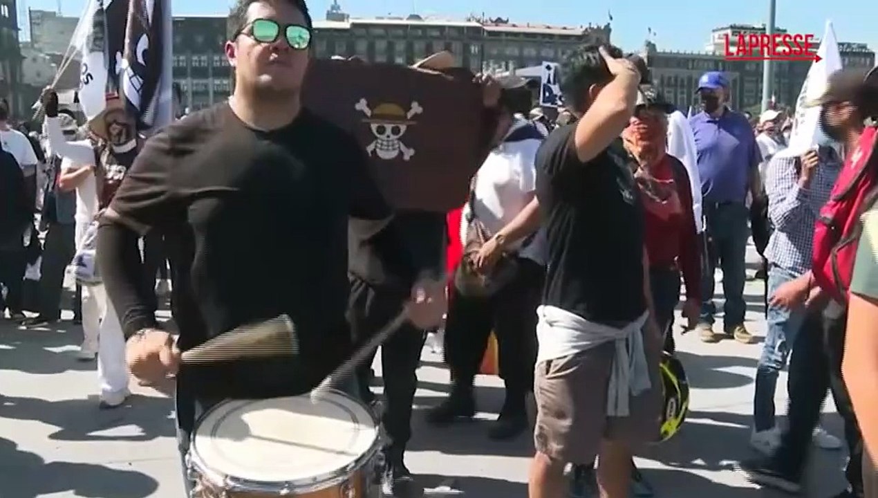 Messico, proteste contro la presidente Sheinbaum: scontri tra manifestanti e polizia