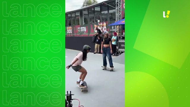 Rayssa Leal e Chloe Covell se divertem enquanto a chuva não passa na final do STU Pro Tour do Rio.