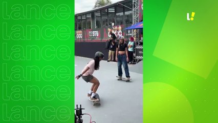 Rayssa Leal e Chloe Covell se divertem enquanto a chuva não passa na final do STU Pro Tour do Rio.