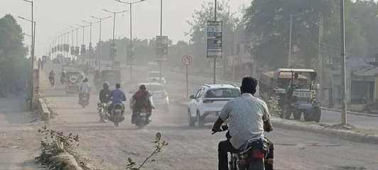 खुली राहों में भी घुटन भरा माहौल: सड़कों पर धूल के गुबारों से राहगीर परेशान