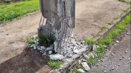 Base de poste é destruída após acidente às margens da BR-277