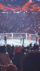 🇫🇷💥 « God of War » frappe fort !En seulement 16 secondes, Benoît Saint Denis met KO Beneil Dariush avec un crochet gauche brutal à l’ouverture du combat.