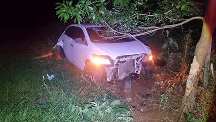 Onix e Amarok se envolvem em colisão na rodovia PR-180, em Cascavel-180