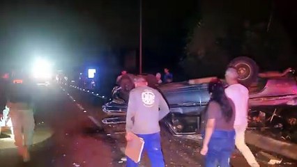 Caminhonete capota após batida na BR-277 e socorro é complicado em Cascavel