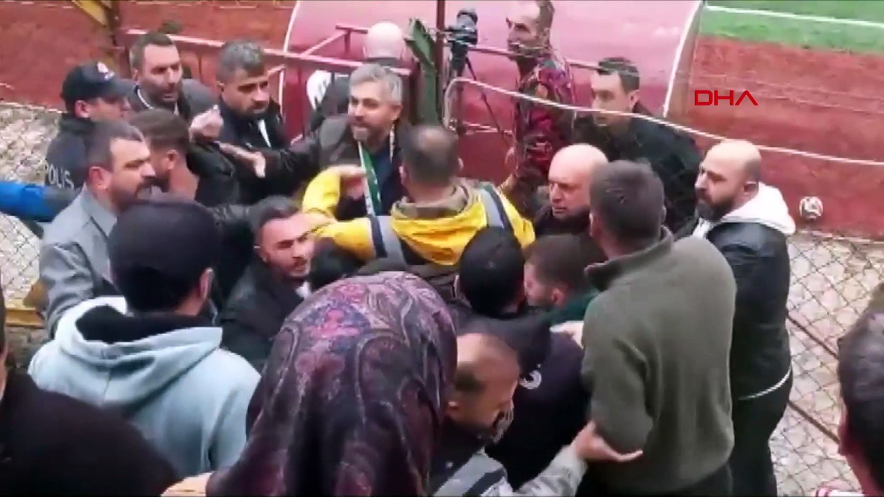 Kocaelili teknik direktörün maçında tam 24 kırmızı kart!